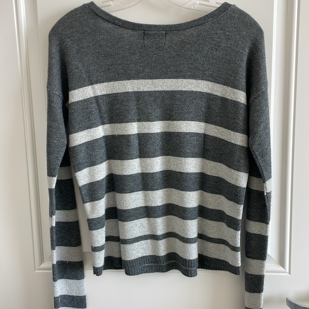 Sweet n Sinful New York Women’s Gray Striped Cropped Long Sleeve Sweater - Med - Picture 3 of 4